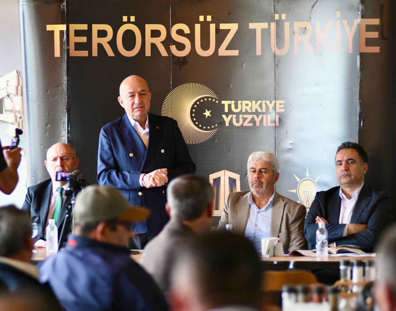 GİDER’DEN BAYRAMİÇ VE YENİCE’DE İKİ AYAKLI MESAİ: ÖNCE TERÖRSÜZ TÜRKİYE, SONRA KÖYLERİN MESELELERİ