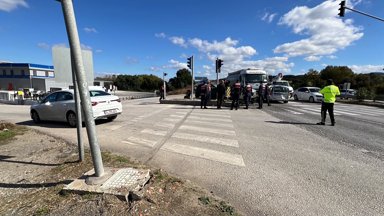 Çanakkale’de zincirleme trafik kazası: 4 yaralı