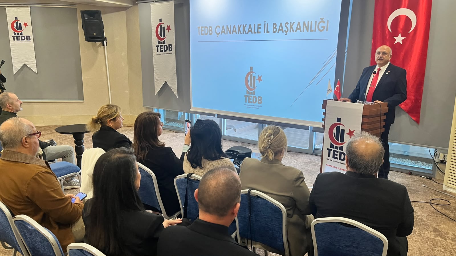 EMLAK SEKTÖRÜ DİJİTAL TEKELİN VE FAHİŞ ZAMLARIN CENDERESİNDE:”PORTAL ZAMLARI KİRALARI AŞTI; BİNLERCE ESNAF KEPENK KAPATMA NOKTASINDA!”