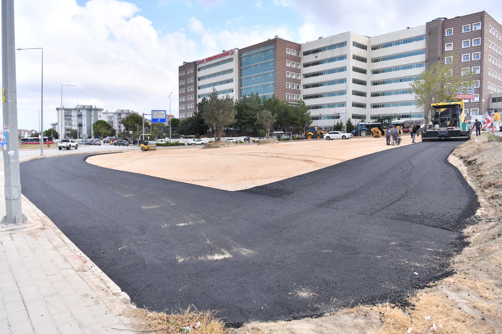 ÇOMÜ Hastanesi Otopark Alanında Asfaltlama Çalışması
